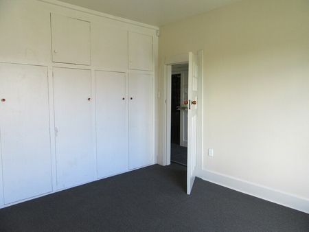 RICCARTON – 4 BEDROOMS, LARGE LIVING AREA, 2 HEAT PUMPS - Photo 3