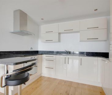 2 bedroom flat to rent - Photo 5