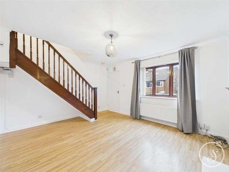 Field End Road, Halton, Leeds, LS15 - Photo 3