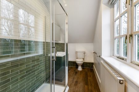 4 bedroom semi-detached house to rent - Photo 4