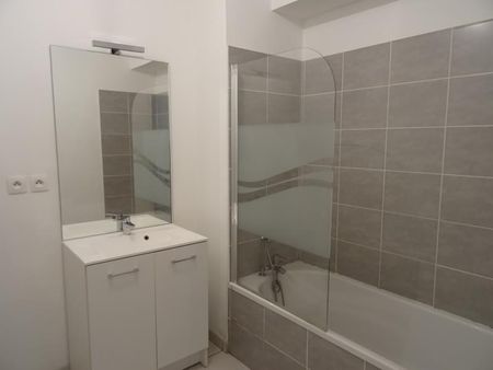 Location Appartement 3 pièces 69m² - Photo 2