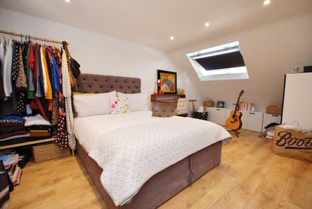 4 bedroom semi-detached house to rent - Photo 5