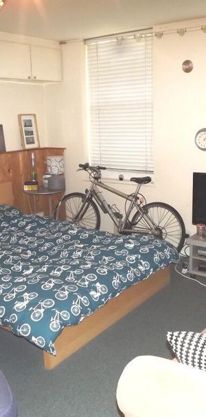 Studio to rent - Photo 1