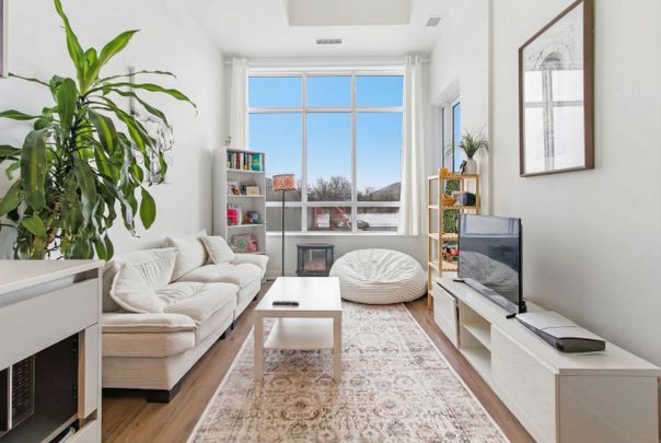 For Lease - 395 Dundas Street Unit# 117, Oakville, Ontario - Photo 1