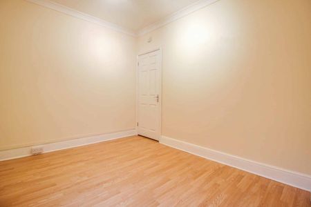 Flat 5, 12 Milton Road, Swindon, SN1 - Photo 2