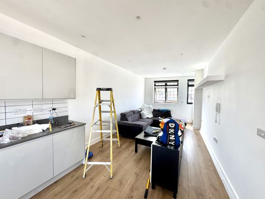 Oakland Road, Crickelwood, NW2 - Photo 1
