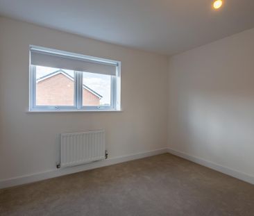 5 bedroom semi-detached house to rent - Photo 2
