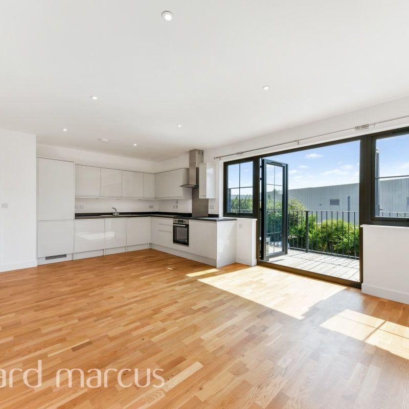 Stafford Road, Wallington - Photo 1