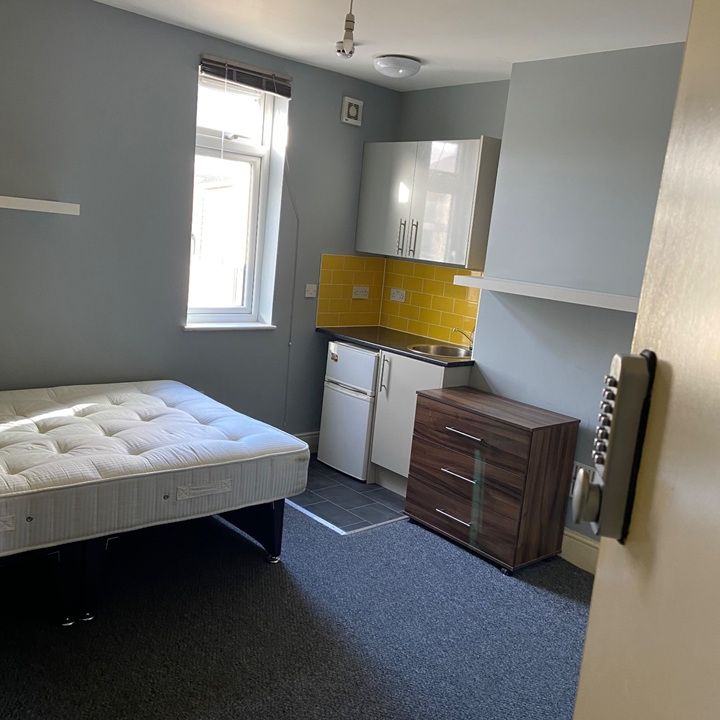 Room in a Shared House, Filwood Road, BS16 - Photo 1