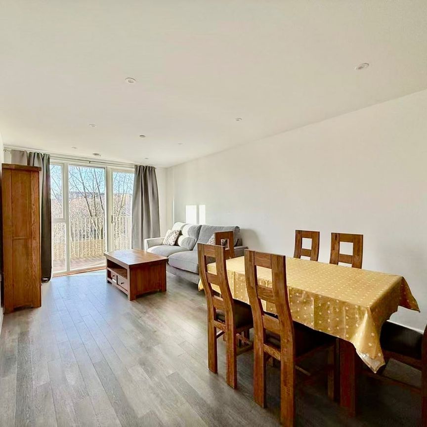 1 Bed Flat, Corbet Gardens, W3 - Photo 1