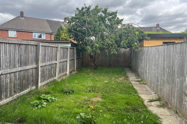 Kirkstall Road, BARNSLEY - Photo 1