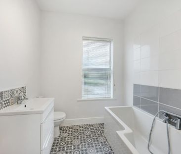 3 bedroom end of terrace house to rent - Photo 1