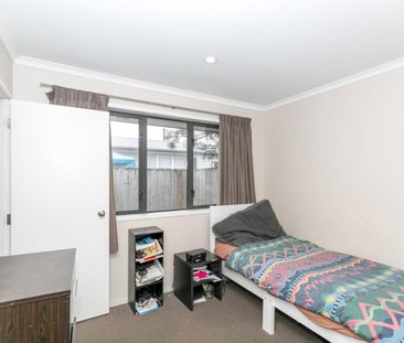 Modern Townhouse - Photo 2