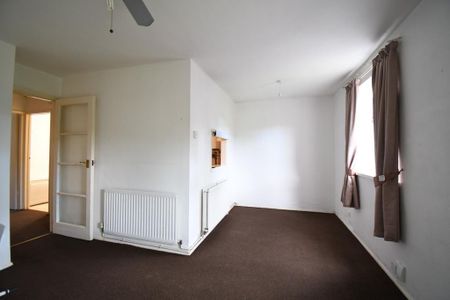 1 bedroom ground floor flat to rent - Photo 2