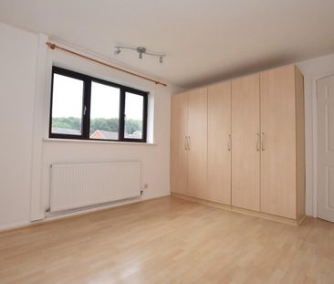 4 bedroom House To Let - Photo 5