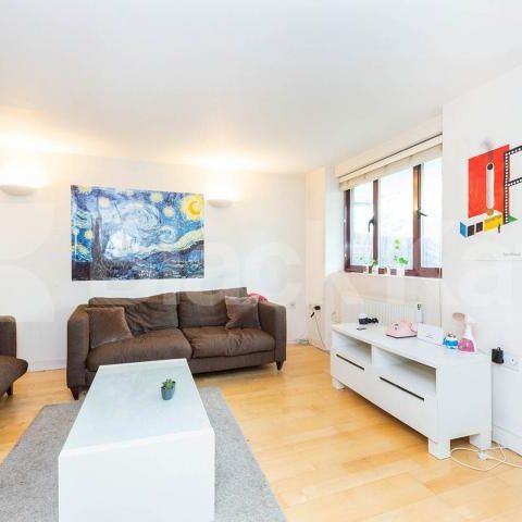 large 3 bedroom house split over 2 floors with 2 bathrooms - Photo 1