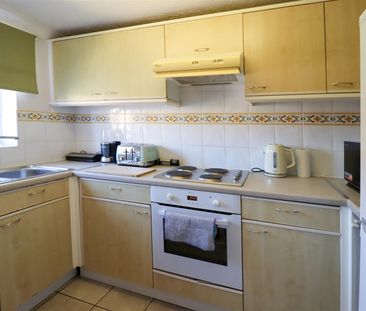 Clover End, Witchford - Photo 2
