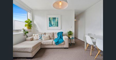 Light, Bright Renovated Apartment – Semi Furn Option - Photo 2