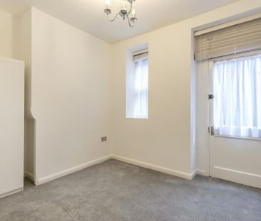 3 bedroom flat to rent - Photo 3