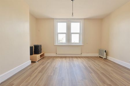 4 bedroom Student Maisonette to rent in High Street, Gosforth, Newcastle upon Tyne - Photo 3