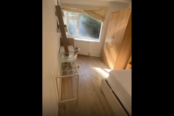 Room in a Shared Flat, Verney Road, SE16 - Photo 1