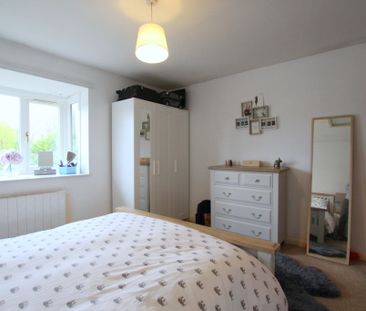 1 Bedroom , - Photo 3