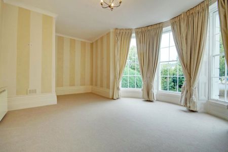 A 1 Bedroom Flat in The Park GL50 2RW - Photo 2