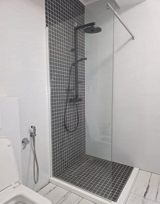 Apartament nou, 3 camere cu loc de parcare si curte situat in Zona KM 4-5 - Fotografie 1