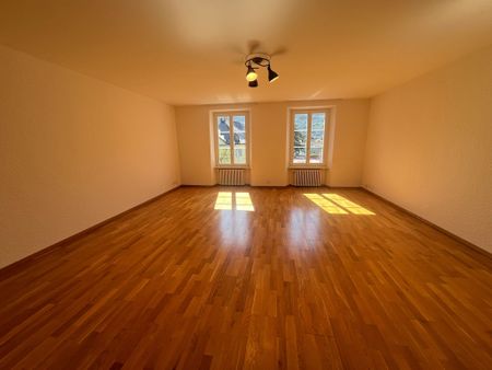 BEL APPARTEMENT 4.5 PCES AU COEUR DE LA VIEILLE VILLE - Photo 3