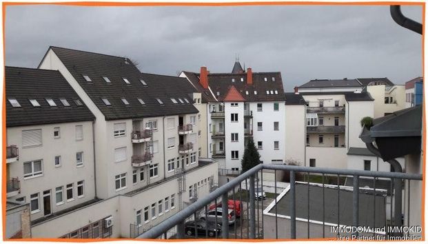 3-Zimmer-Wohnung im Zentrum von Zwickau mit EINBAUKÜCHE, BALKON und Personenaufzug - Photo 1