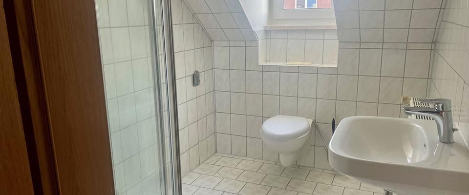 1-Zimmer Dachgeschosswohnung mit Tageslichtbad und Abstellraum - Foto 1