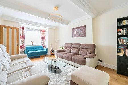 4 Bed Semi-Detached House, Parkfield Crescent, HA2 - Photo 2