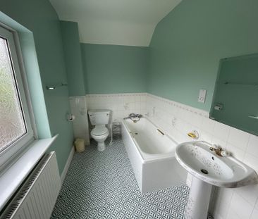 114 Newbold Road, S41 - Photo 3