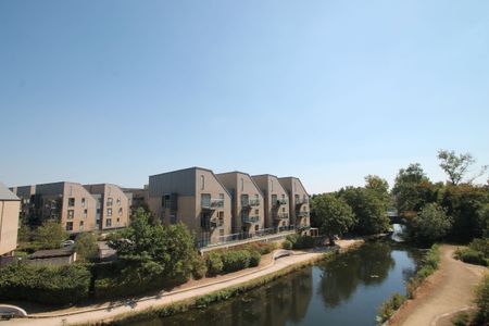 Bittern House, 28 Wraysbury Drive, Yiewsley, UB7 - Photo 5