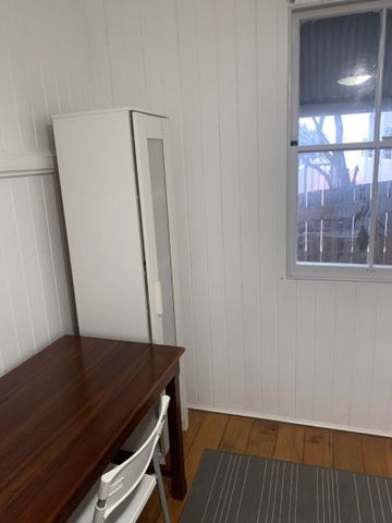 ROOM #5 Availabe to Rent - Partly Furnished bedroom in Share House- Utilities & Internet Included - Photo 3