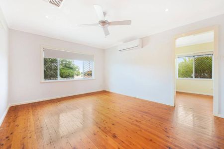 3 bedroom Family Home - Photo 3