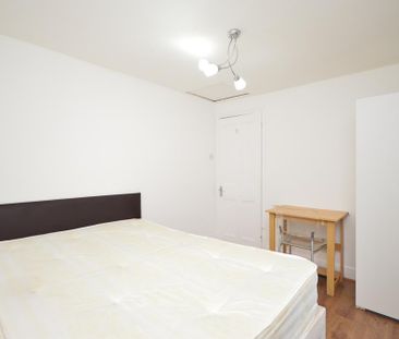 4 bedroom terraced house to rent - Photo 2