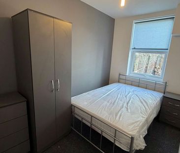 NEWLY REFURBISHED EN-SUITE ROOMS Room 3 - Photo 4