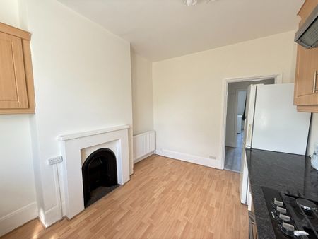 2 Bed Flat, Grantham Court, W3 - Photo 4