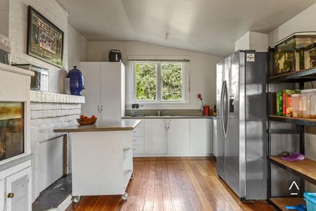Lovely 2-Bedroom Cottage with Garden & River Views - Photo 5