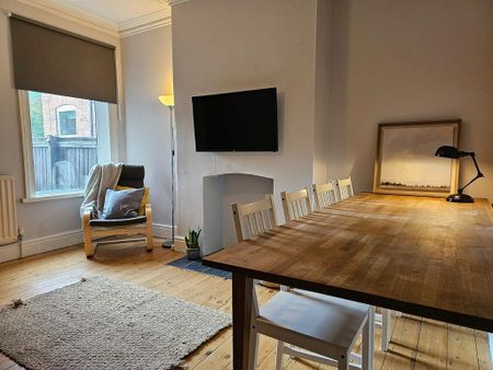 4 bedroom semi-detached house to rent - Photo 2