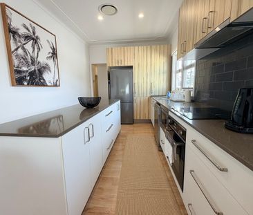 Spacious Three-Bedroom Home with Pool & Sunroom - Photo 6