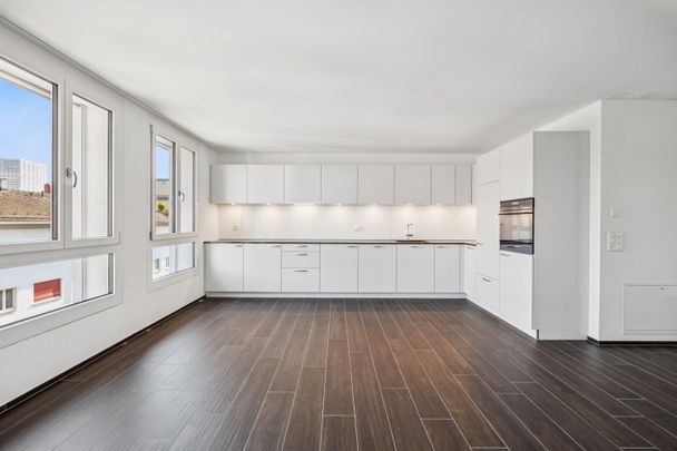 ERSTVERMIETUNG: 3.5-Zimmerwohnung an bester Lage in Zürich-Oerlikon - Photo 1