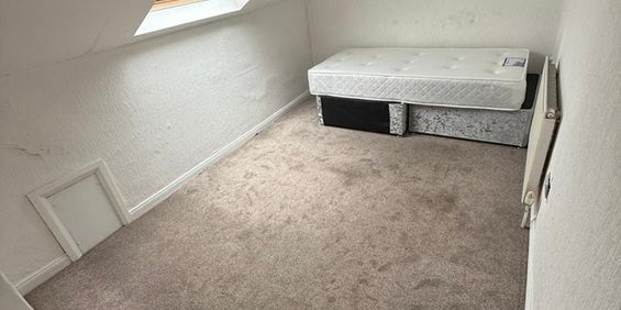 Room in a Shared House, Stratford Terrace, LS11 - Photo 3