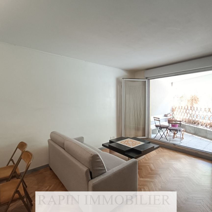 T2 MEUBLE AVEC TERRASSE LYON 7 - Photo 1