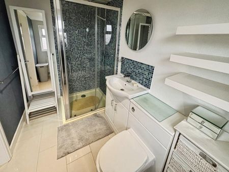 1 bedroom in a house share to rent - Photo 4