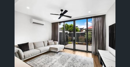 Modern 3-Bedroom Townhouse in the Heart of Brunswick - Photo 2