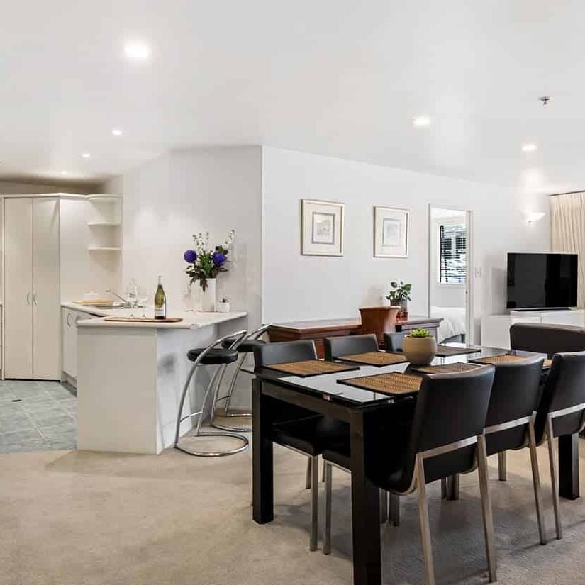 Fully Furnished Executive 2-Bedroom Apartment - Photo 1