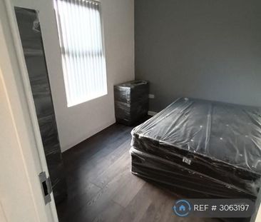 1 bedroom in a flat share to rent - Photo 3