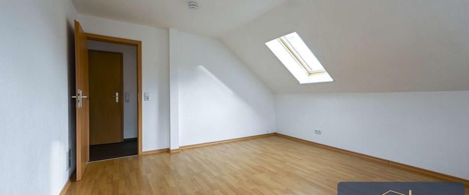 WOW! 4-Raum-Dachgeschosswohnung mit Wanne und Dusche in Thum im Erzgebirge - Photo 1